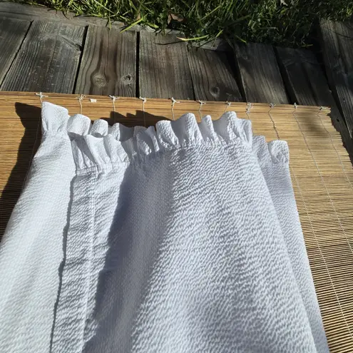 Eileen West White Seersucker Robe Size Small/ Medium No Belt