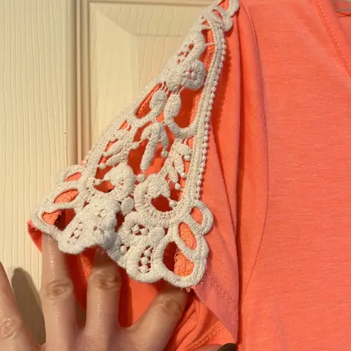 Vanity Short Sleeve Tee with Crochet Detail Medium