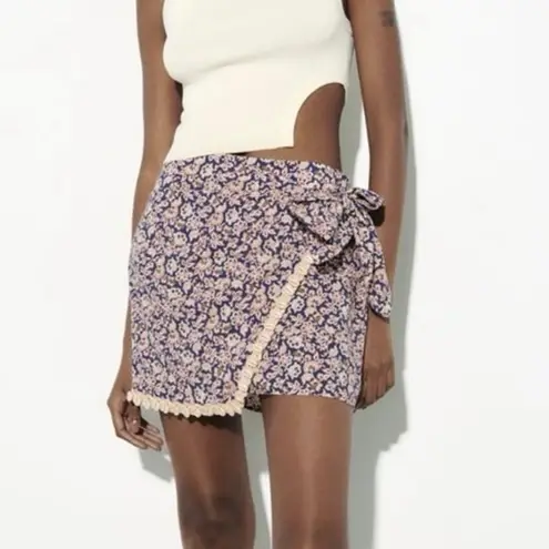 ZARA  Wrap Mini Skirt Womens S Navy Floral Shell Trim Boho Beachy Cottagecore