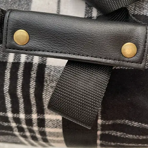 DSW weekend duffel bag 20”L x 9”W x 11.5”H