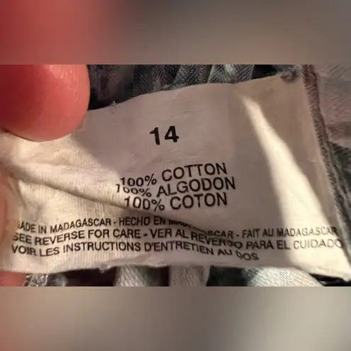 Gloria Vanderbilt | women’s paper bag style shorts. Size: 14