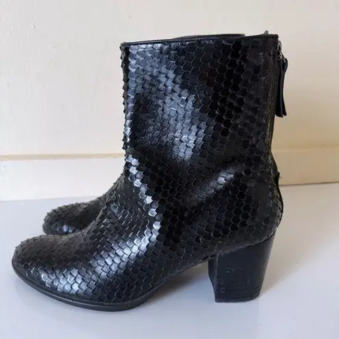 Ecco SHAPE SCULPTED MOTION 55 BOOT ANKLE SNAKE PRINT WOMENS BLACK SZ 38