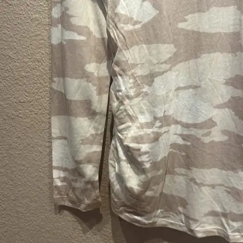 Isabel Maternity New Neutral Camouflage Top Shirt Size Medium