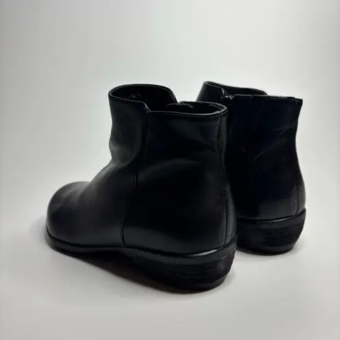 Walking Cradles Ezra Booties in Black Leather (Wide) Size 6