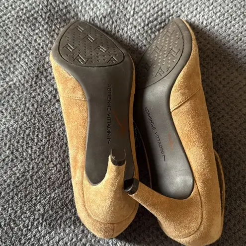 Adrienne Vittadini Camel Suede Pointed Toe Ankle Strap Heels Size 7ā High Heel