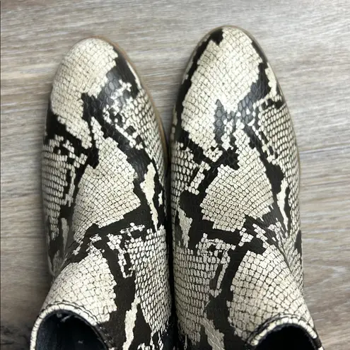 Dr. Scholl’s “Teammate” Snakeskin Print Booties Size 8.5 (run small like 7