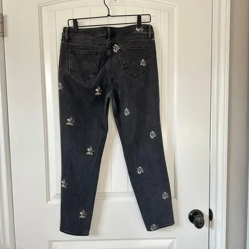 Driftwood | Giselle Embroidered Distressed High Rise Jeans Black Wash | Size 28