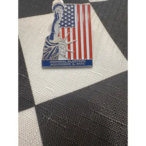 2002 General Election Commemorative Pin Statue of Liberty American Flag VTG Blue