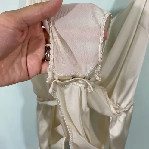 Vtg Wonder Maid Cream Satin Sweetheart Neckline Bodysuit Size 32 Union USA Made