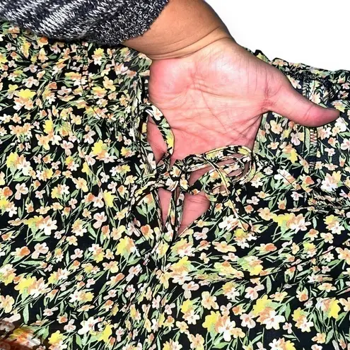 Counterparts women’s floral ruffle blouse - Large