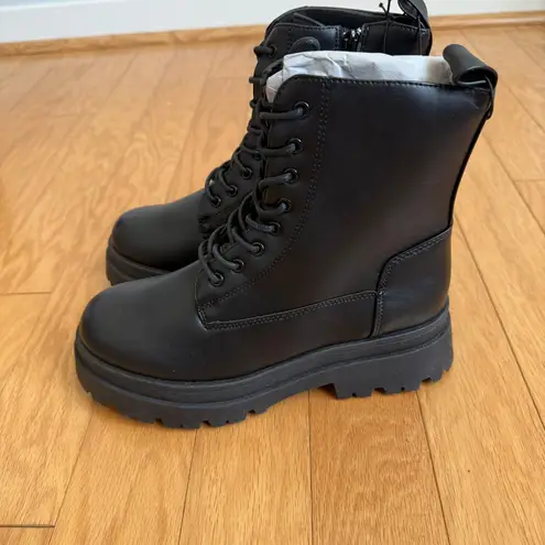 Black Lace Up Ankle Boots with Zipper Accent and Lug Sole for Women size 8