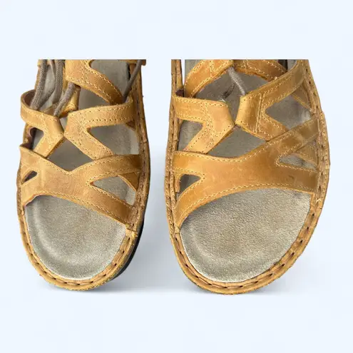 Naot Yarrow Oily Dune Nubuck Ghillie Lace