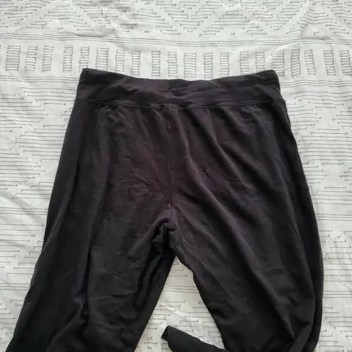 Athletic Works black capris