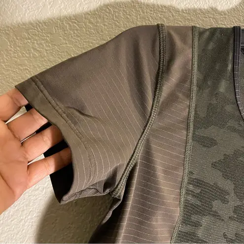 Lululemon  Run for days T- shirt SZ S