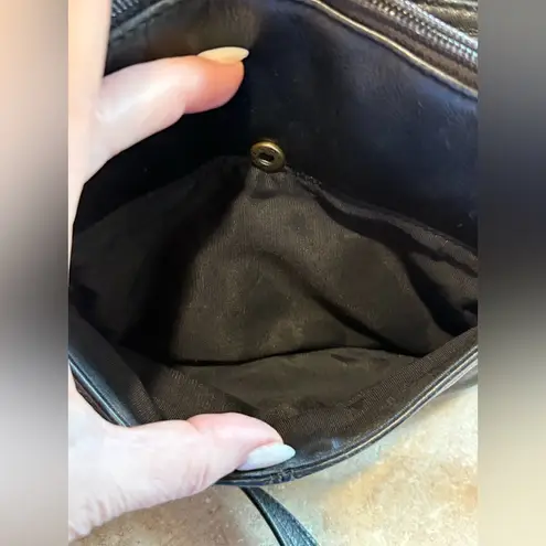 Etienne Aigner leather crossbody / shoulder bag
100% Cowhide Leather - Image 7