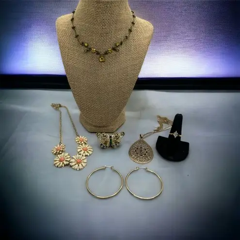 6 Piece Gold Tone Jewelry Lot Solitaire CZ Ring Necklace Butterfly Brooch Choker