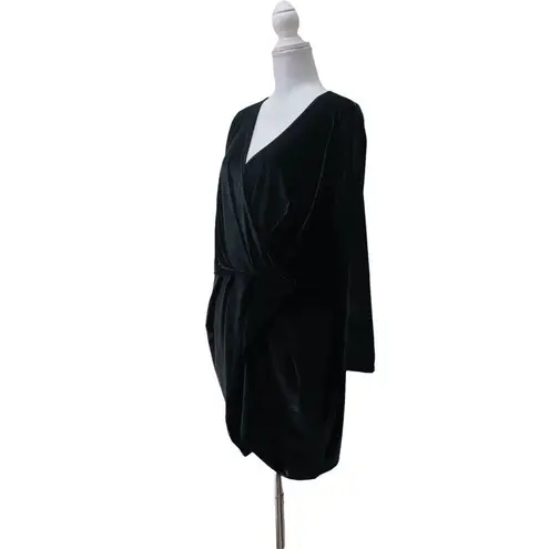 Pretty Little Thing  Black Shape Pleated Dress Plus Sz 20