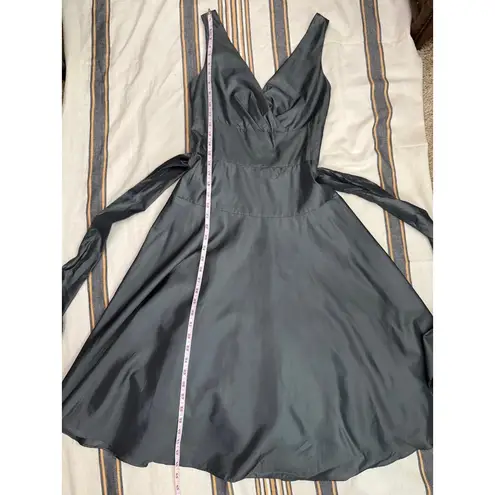 Max and Cleo Cocktail Dress Womens 6 Greyish V-Neck Tie-Waist Elegant Chic