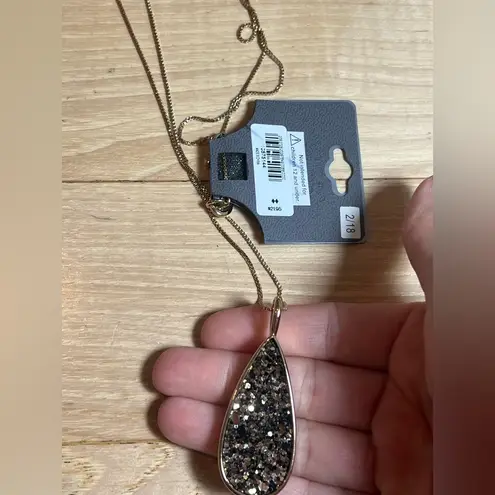 EXPRESS  - pendant necklace. NWT.