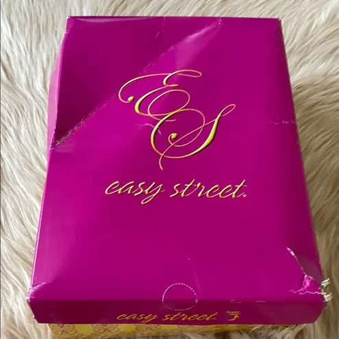 Easy Street NWT Venue Women's Asymmetrical High Heels