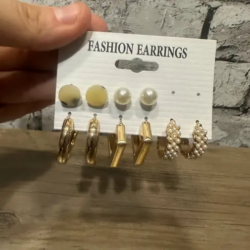 EUC Fashion Earrings 2 Pack Set (3 Studs, 5 Small Hoops) Gold