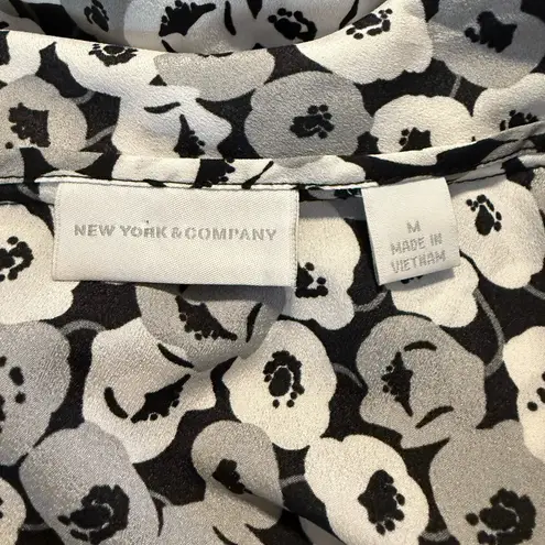 NEW YORK & COMPANY Floral Printed Sleeveless Blouse Size Medium Black