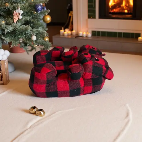 Snugimals Ladies Slippers Buffalo Plaid Red Black Bear M 7/8 Cozy Comfort