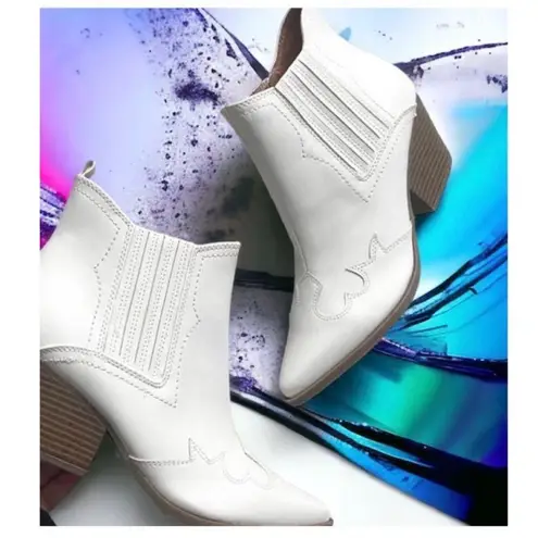 Indigo rd. NEW Alydia Contrasting Stitch Western Boots