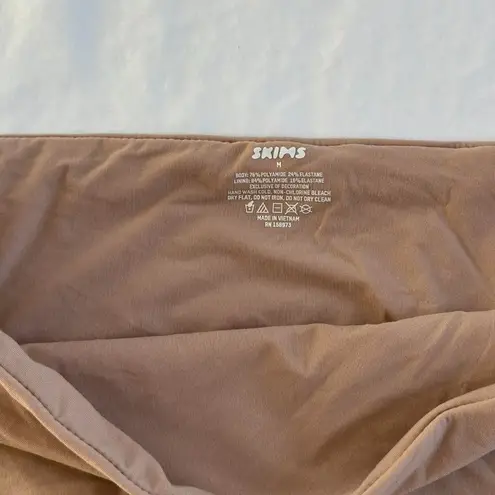 SKIMS Fits Everybody Bandeau in Clay, Size Medium