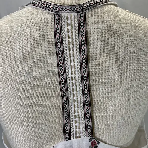 Skies Are Blue Embroidered Neck Aztec Print Racerback Top Size Medium