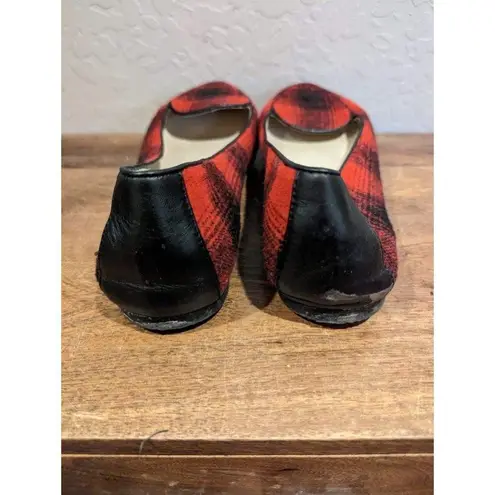 J.Jill  red plaid, tartan pattern, flats, slip on shoes, size 11 ￼