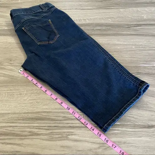 Lane Bryant  cropped blue jeans size 14