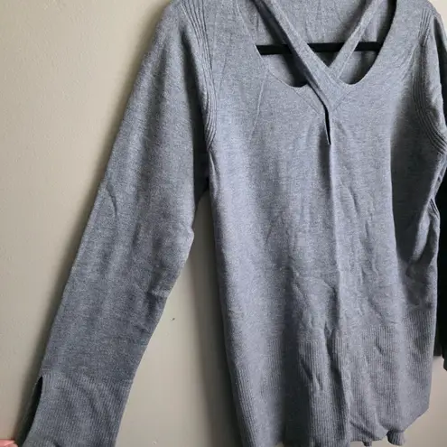 Vila Milano Gray Pullover Sweater Wool Blend Unique Cutout Design Neck Size L?