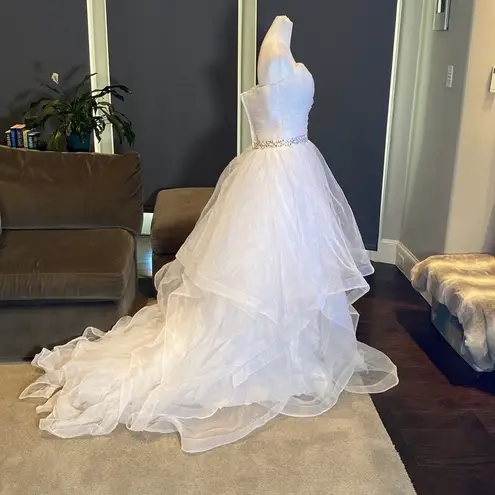 Women’s White Wedding Dress Tulle Ruffles Sweetheart Neckline Size 6 NWOT White