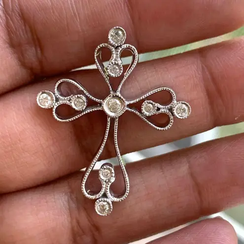 10kt White Gold Diamond Cross Silver