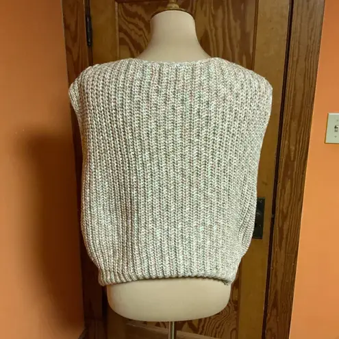 Listicle kangaroo pocket sweater vest