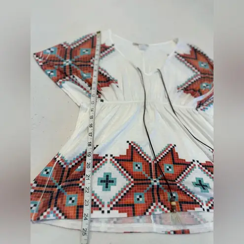 julie's closet Julie’s Closet Southwest Aztec Lightweight Flutter Sleeve Top. Vneck Lightweight