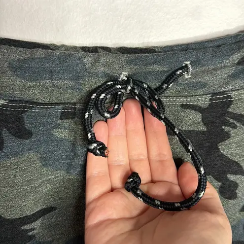 Evereve Sundry Camo Saturday drawstring jersey knit Skirt size M