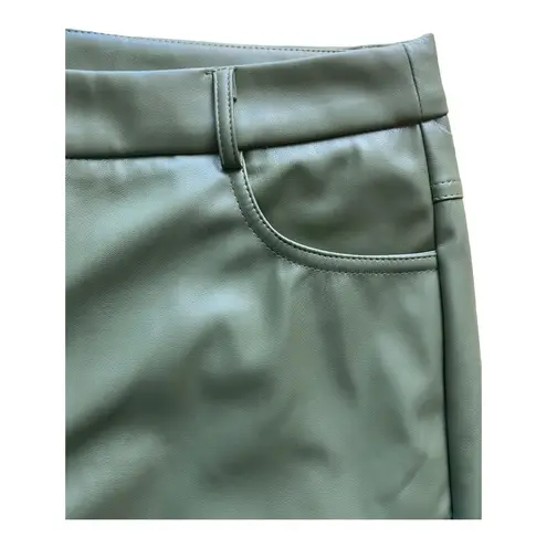 SheIn Super cute green faux leather pants, high waist, 2 front pockets, 2 back pockets