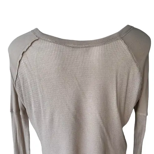 Aritzia TNA Alder Thermal Long Sleeve Waffle
Knit Relaxed Fit Top, Sz XS