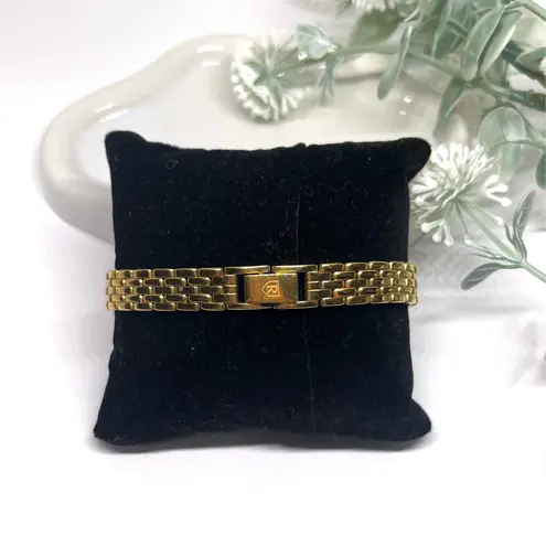 Vintage women’s gold dainty watch