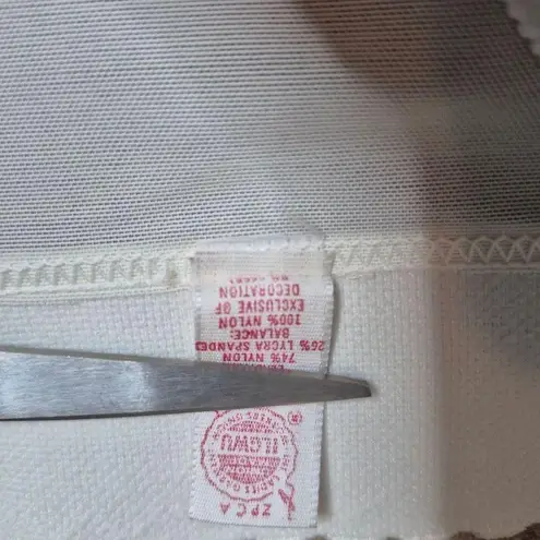 Vintage ILGW Union Made Corset Corset Bustier Petticoat Place Bra White Size 34B