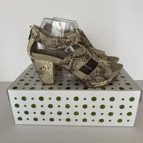 Earthies Sandles Santiago Beige Snake Embossed Leather Studded Edgy Animal 8 B Tan