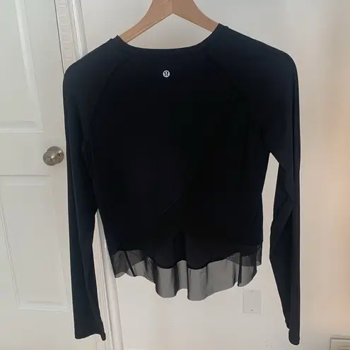 Lululemon  size 4 black long sleeve top with mesh detail