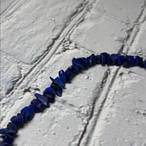 Natural Stone Lapis Lazuli Chip 18 in Vintage Necklace Silver Tone Barrel Clasp Blue