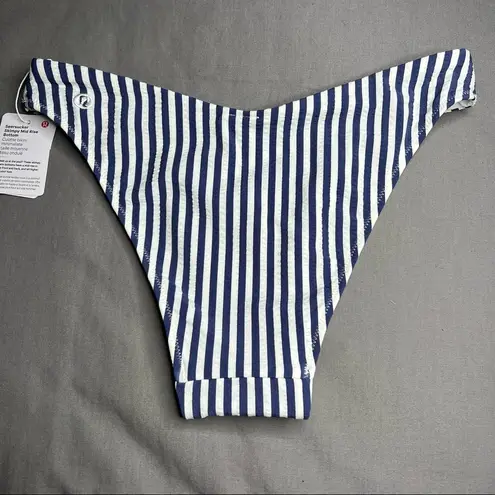 Lululemon Seersucker Skimpy Mid Rise Bottom NWT Size XL (Stripped White Blue)