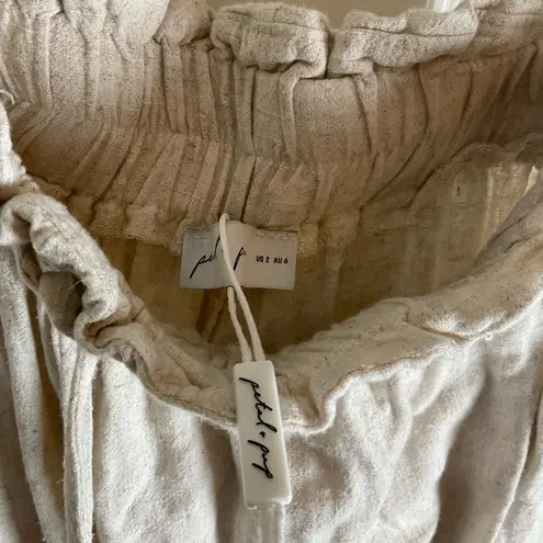 Petal and Pup Hawthorne - Beige
Women's Wide-Leg linen pants size 2