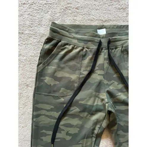 Zyia  Active Women's Camo Unwind Joggers Size Medium NWT