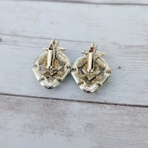 Vintage Clip On Earrings Green & Gold Tone