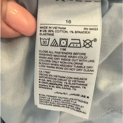 Old Navy  Mid Rise Boyfriend Jean Shorts, Size 16